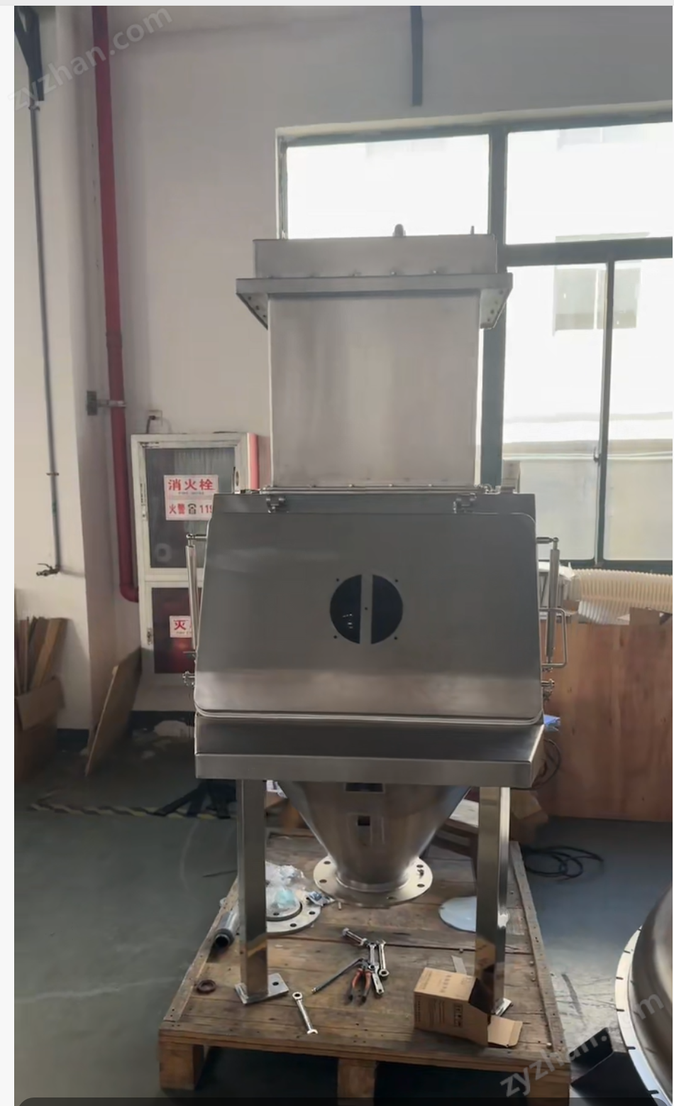 Manufacturer of small bag enclosed feeding and unloading station