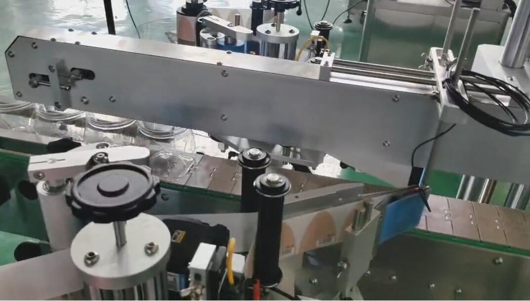 立式方瓶双面贴标机